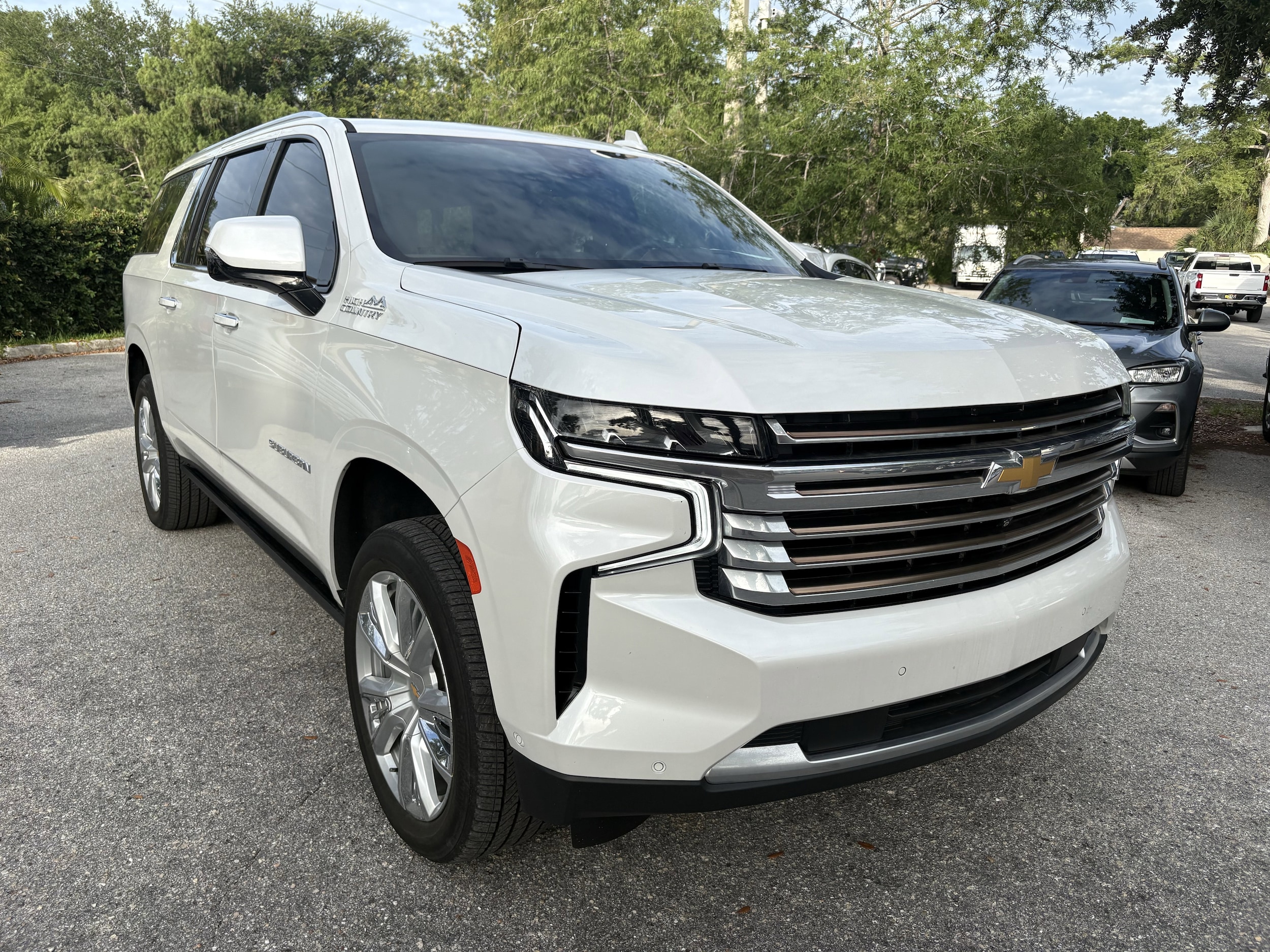 2024 Chevrolet Suburban 4WD 1500 High Country's photo