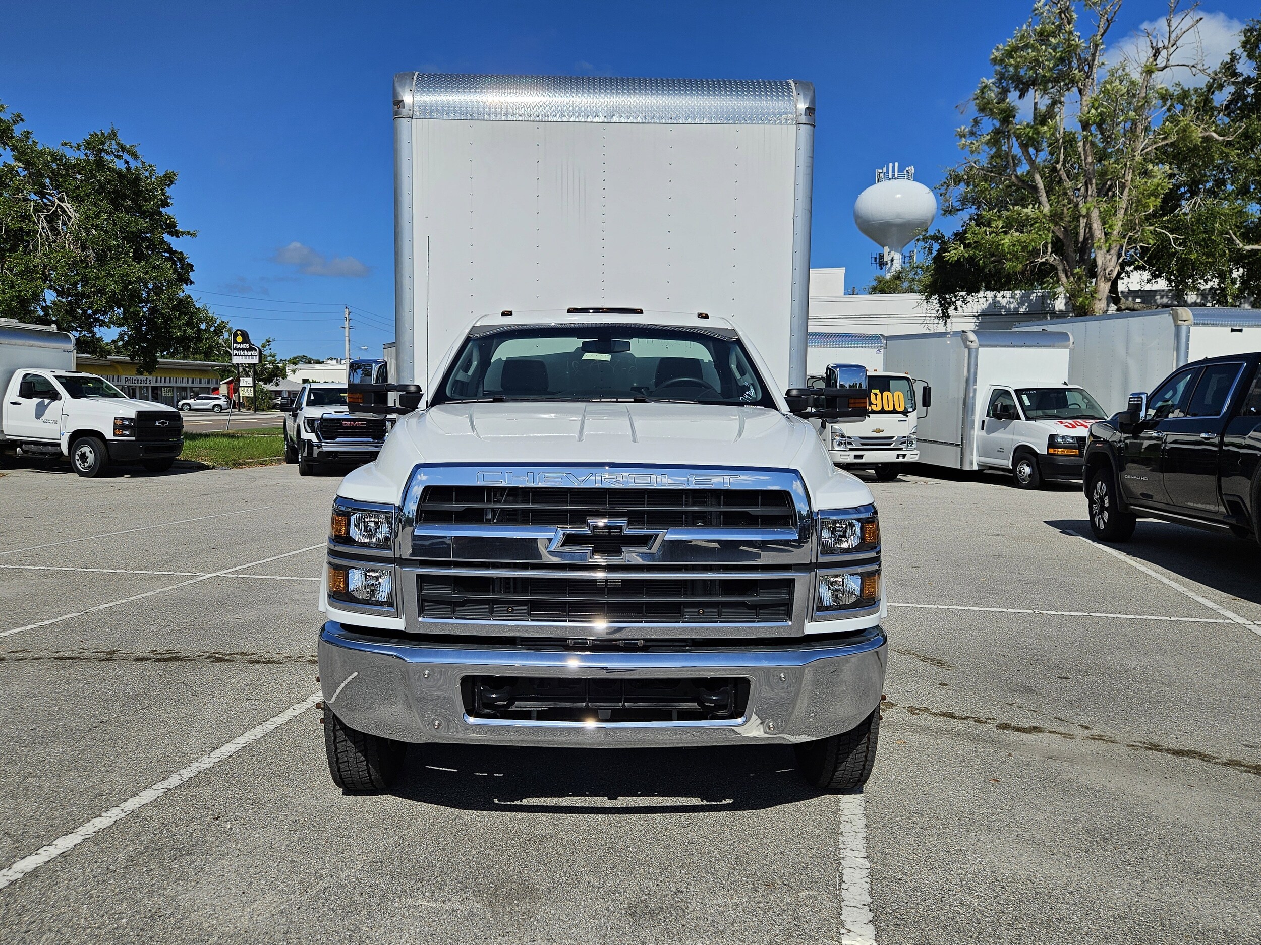 2023 Chevrolet Silverado 6500HD Work Truck photo 2