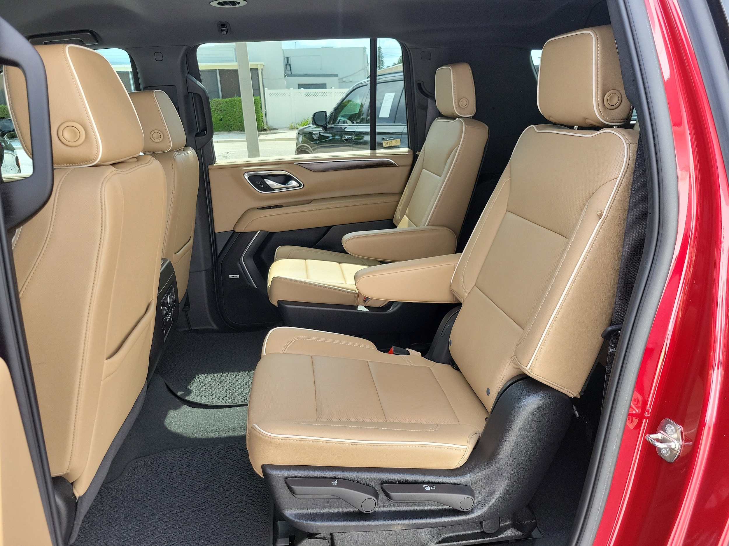 2024 Chevrolet Suburban Premier - Photo 16