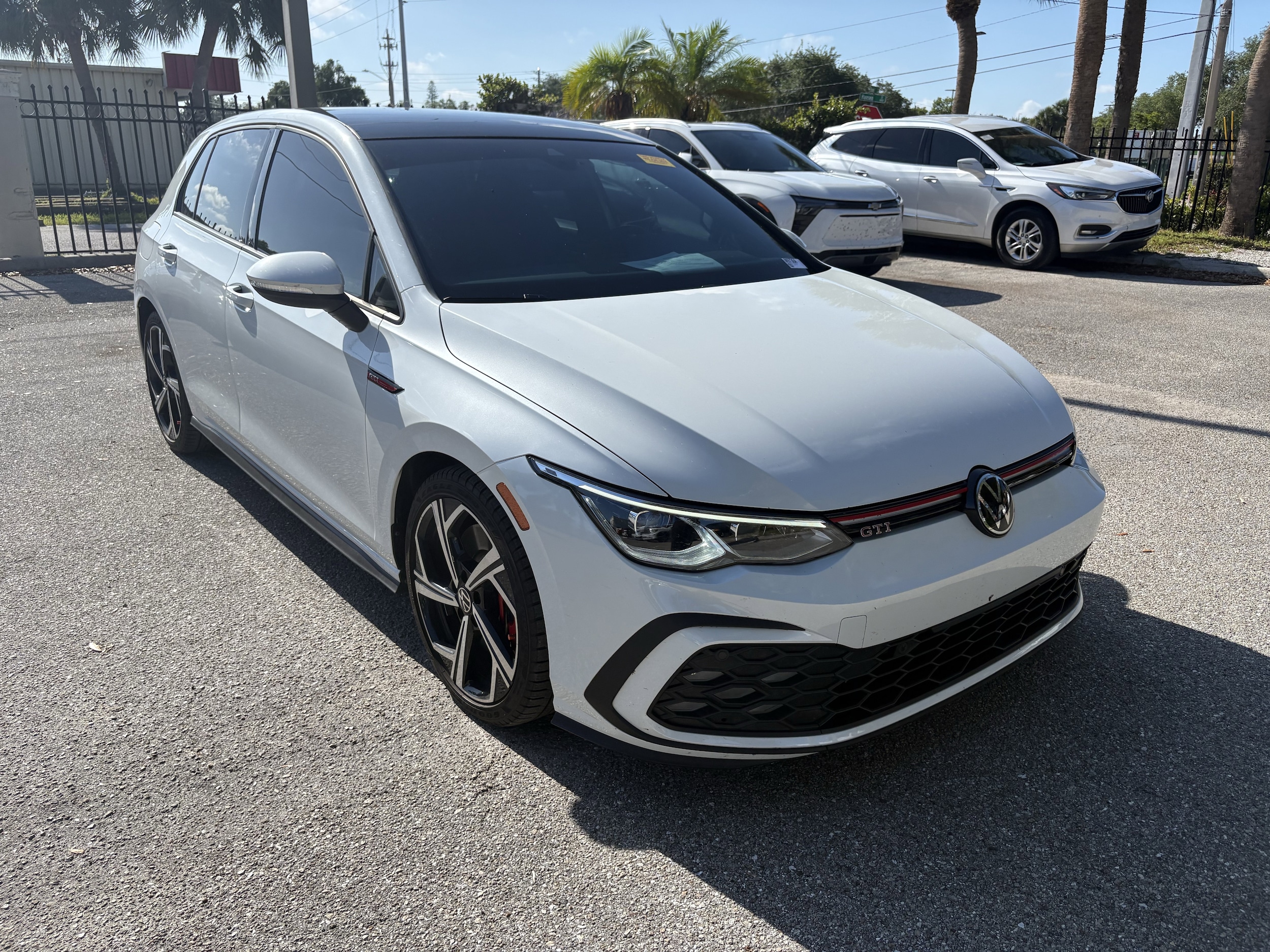 2024 Volkswagen Golf GTI 2.0T SE 4-door DSG's photo