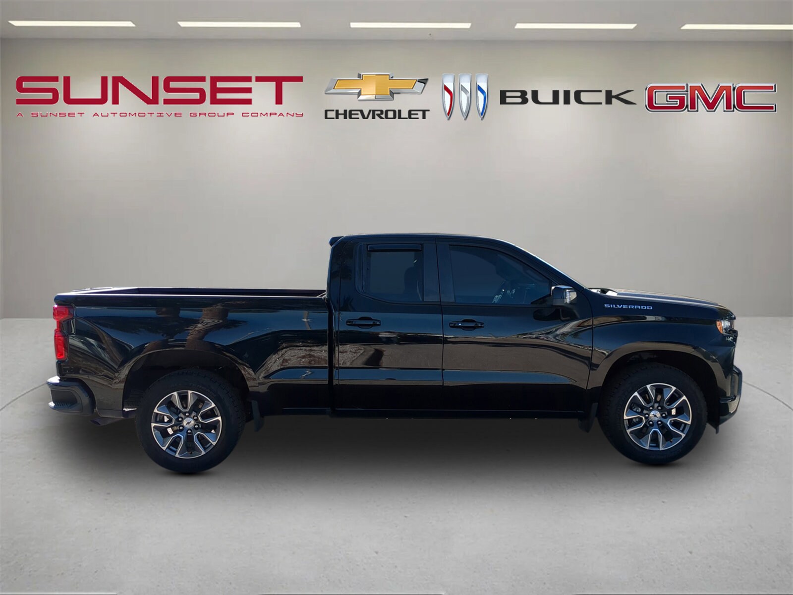 2020 Chevrolet Silverado 1500 RST photo 3