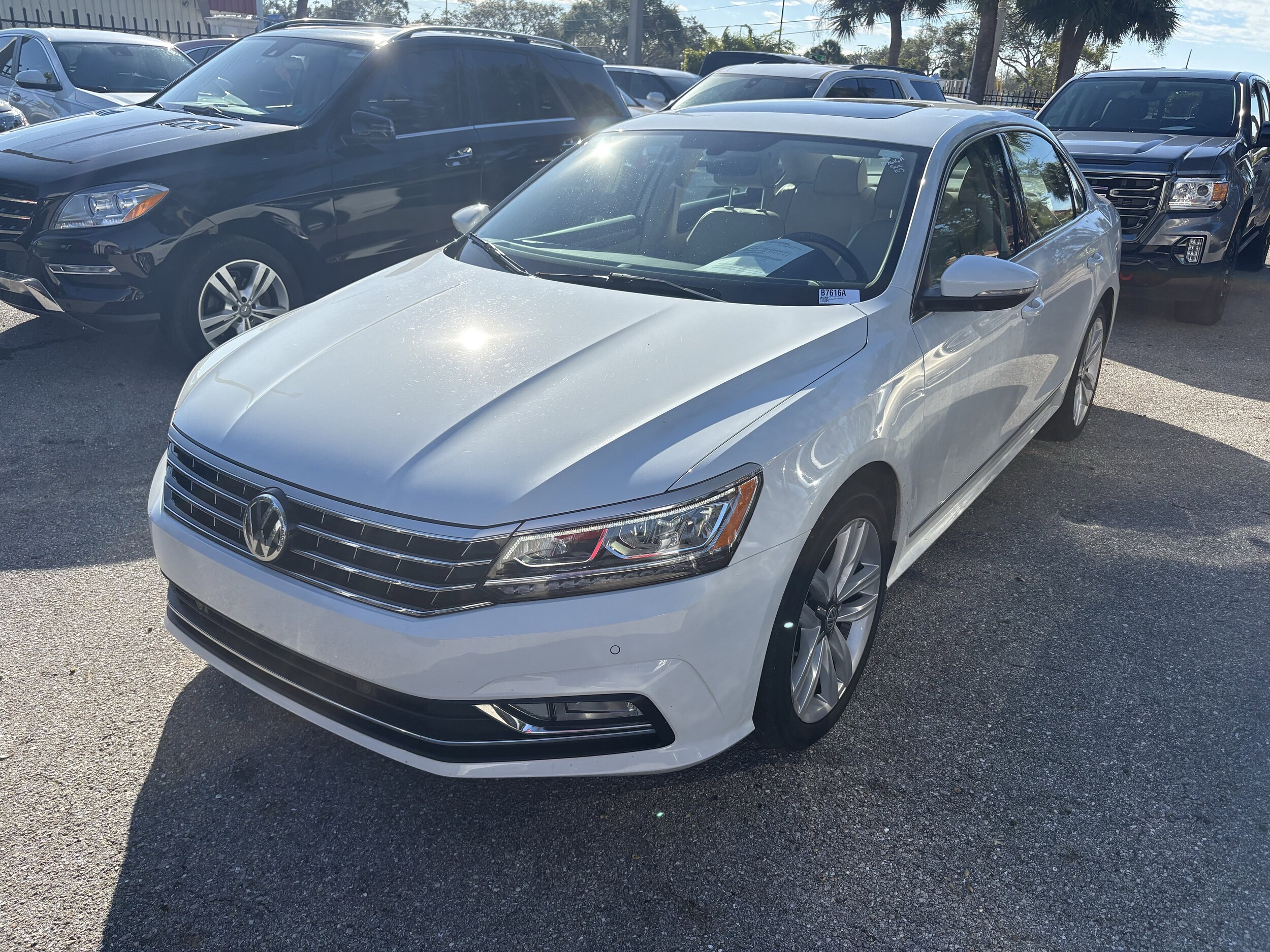 2017 Volkswagen Passat SE photo 3