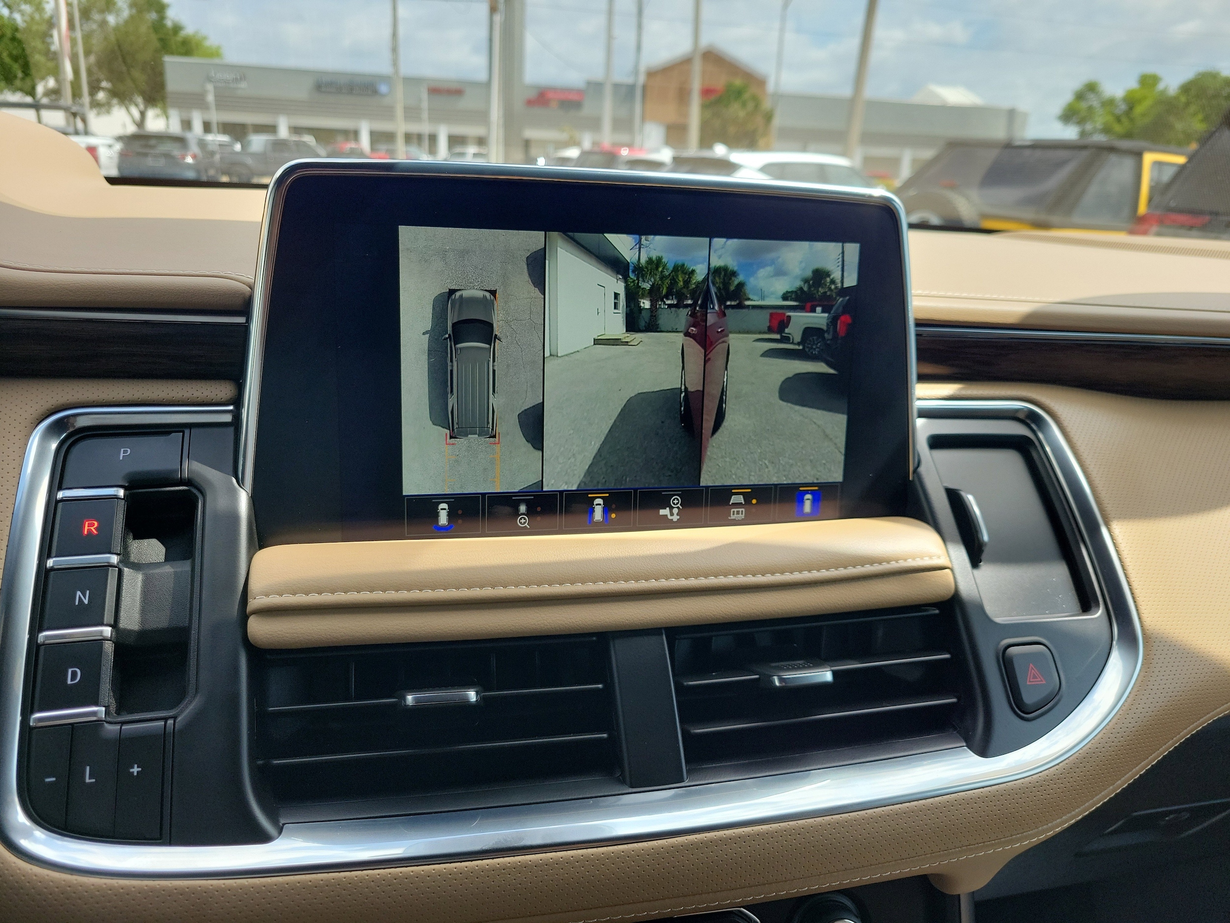 2024 Chevrolet Suburban Premier - Photo 22