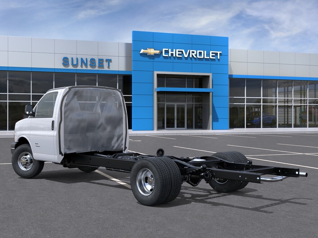 New 2026 Chevrolet Express Cutaway 4500 2WT Cutaway Van