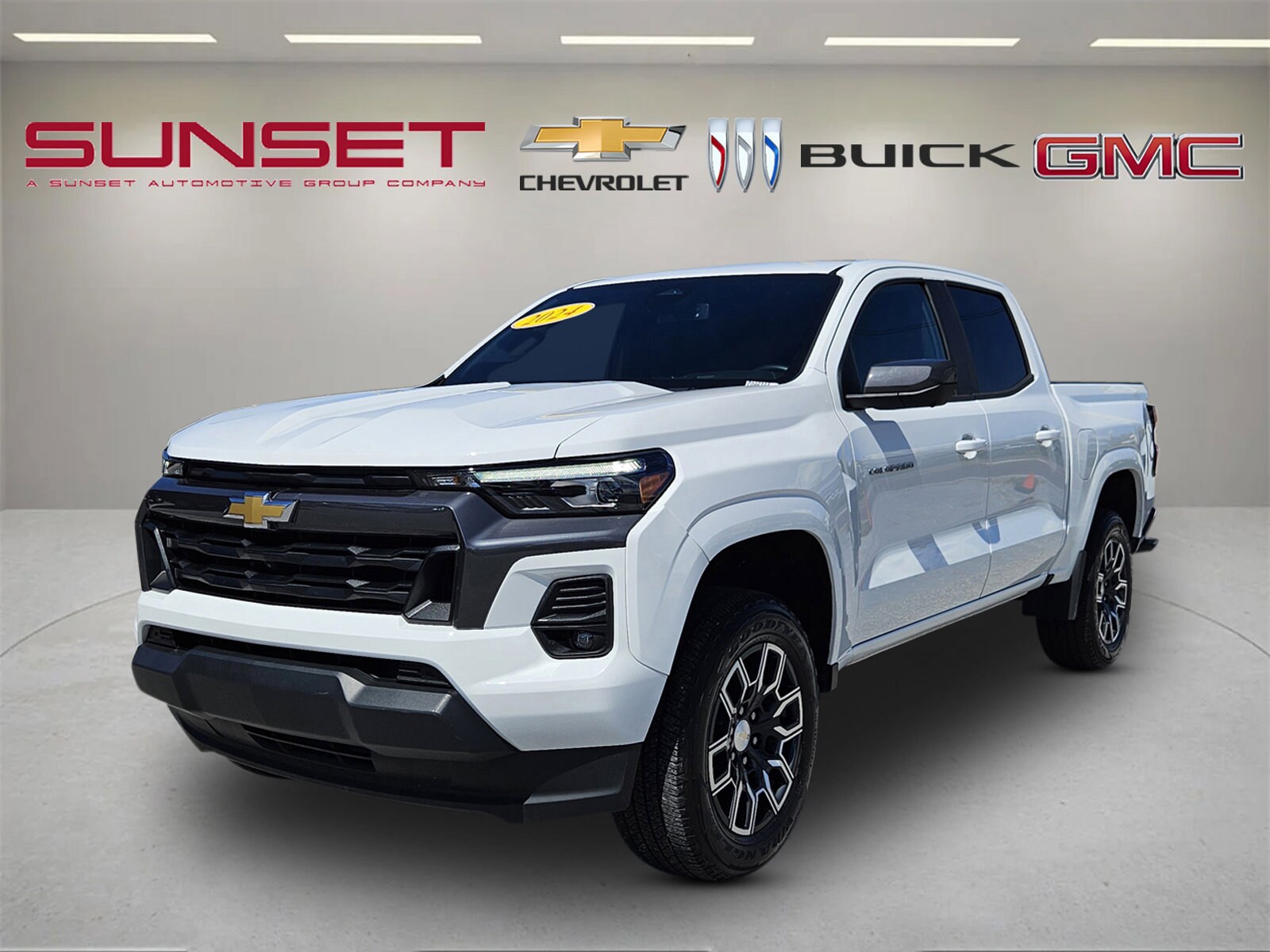 2024 Chevrolet Colorado LT photo 3