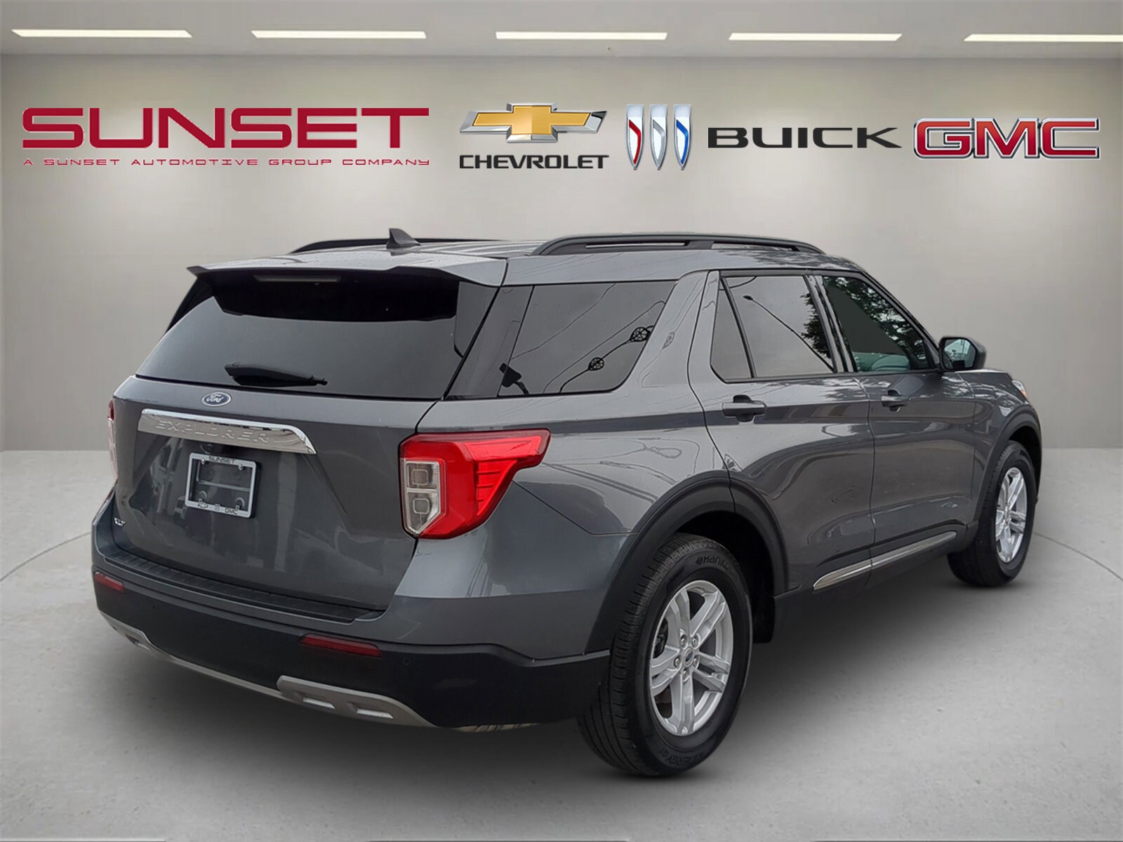 2024 Ford Explorer XLT photo 2