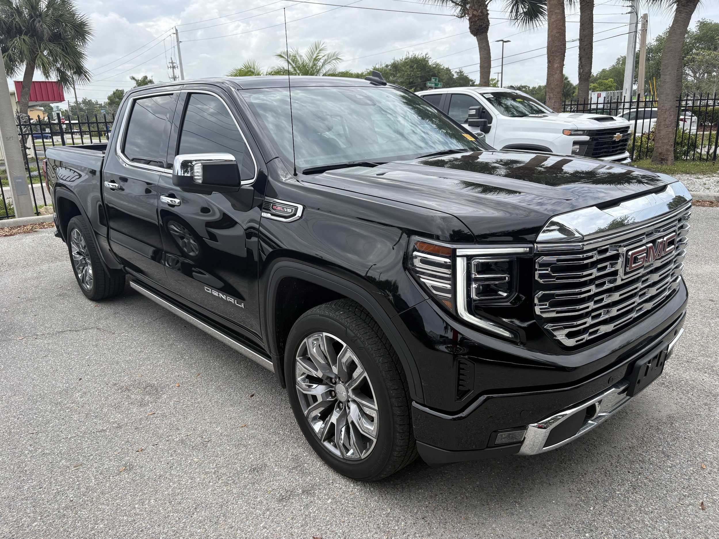 2023 GMC Sierra 4WD Crew Cab Short Box Denali's photo