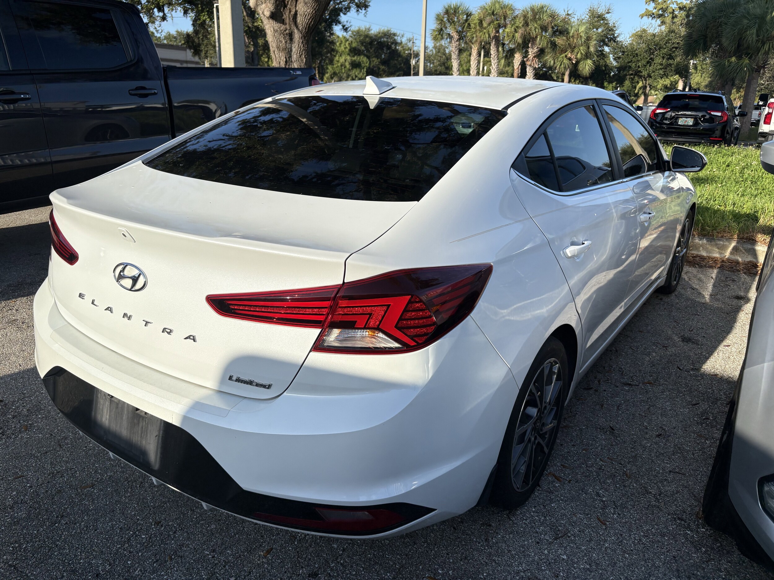 2019 Hyundai Elantra Limited photo 2