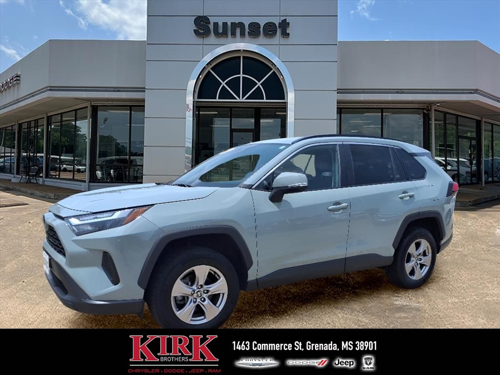 2022 Toyota RAV4 XLE's photo