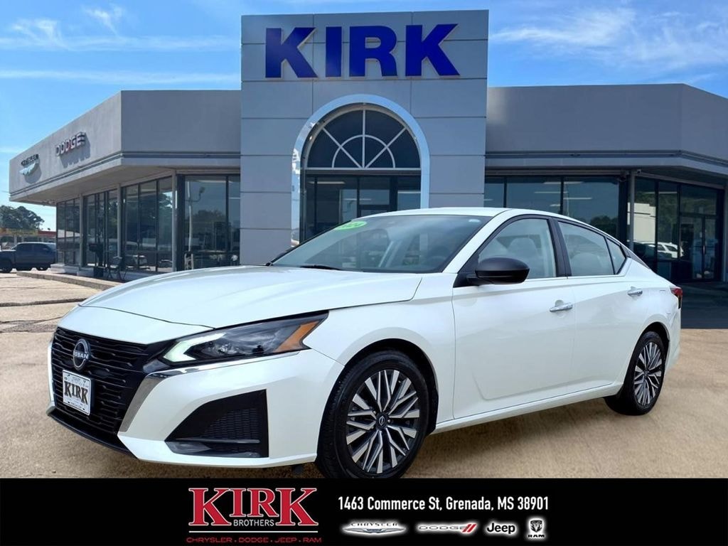 Used 2024 Nissan Altima 2.5 SV Sedan