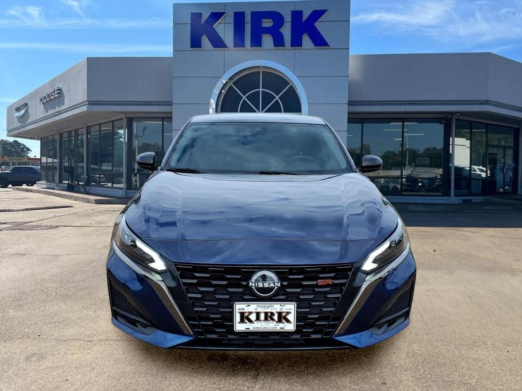 2024 Nissan Altima SR - Photo 8