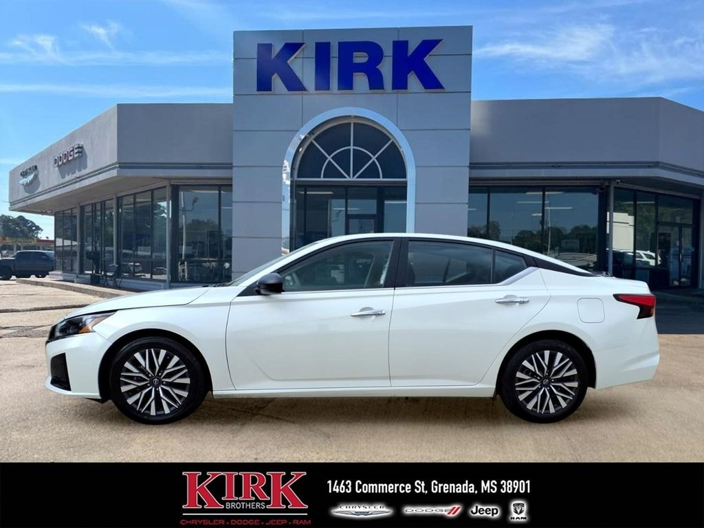 Used 2024 Nissan Altima 2.5 SV Sedan