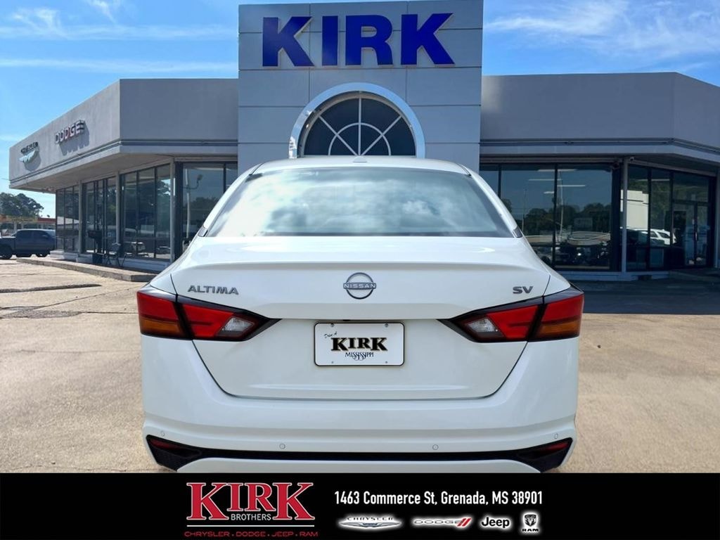 Used 2024 Nissan Altima 2.5 SV Sedan