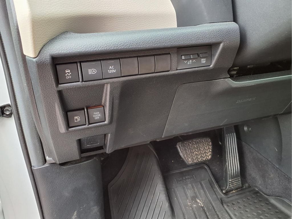 2024 Toyota Sienna Limited - Photo 11