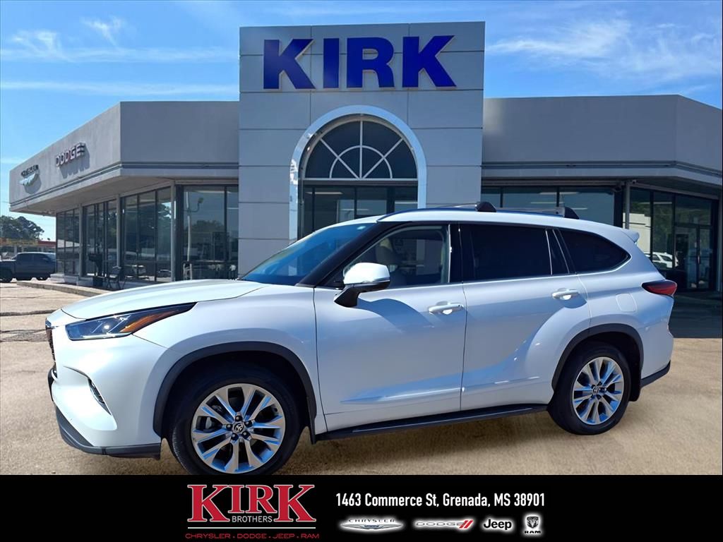 2021 Toyota Highlander Limited's photo