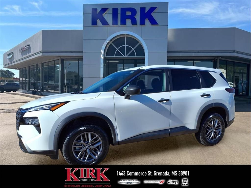 2024 Nissan Rogue S's photo