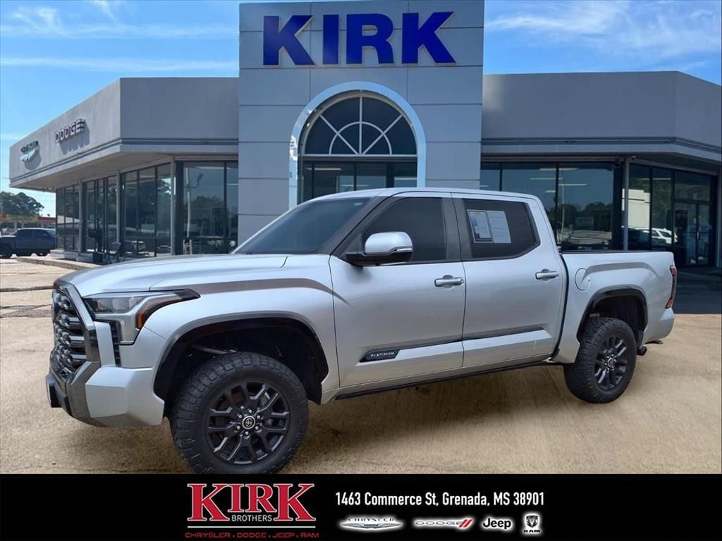 2023 Toyota Tundra Platinum's photo