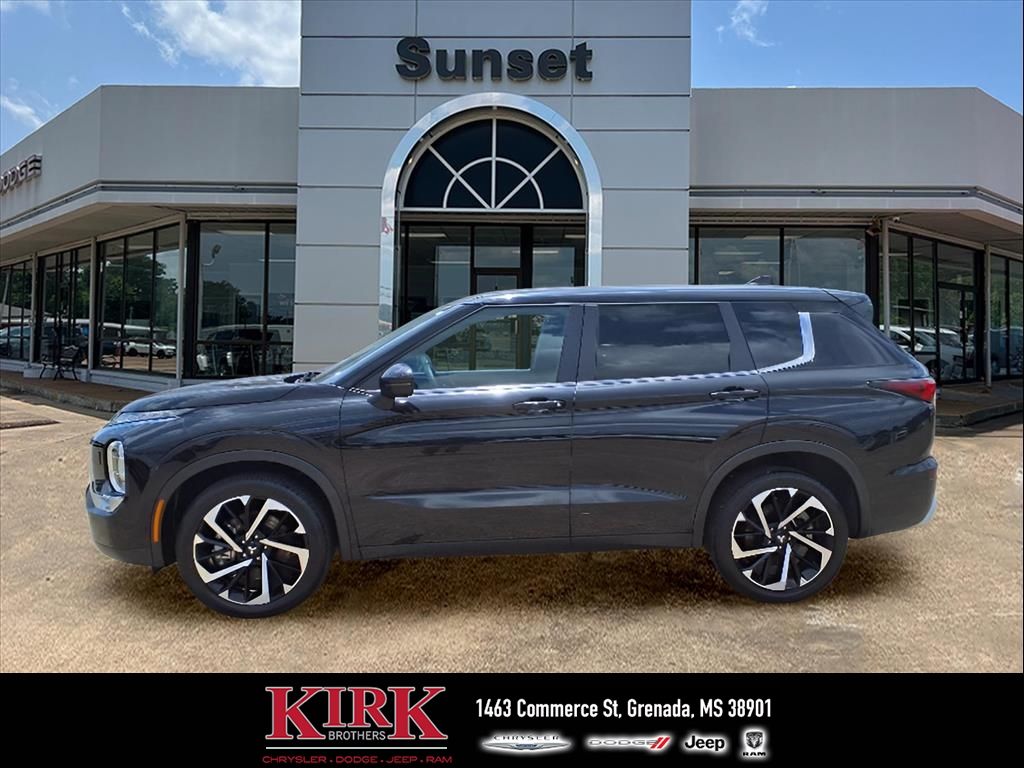 2024 Mitsubishi Outlander SE's photo