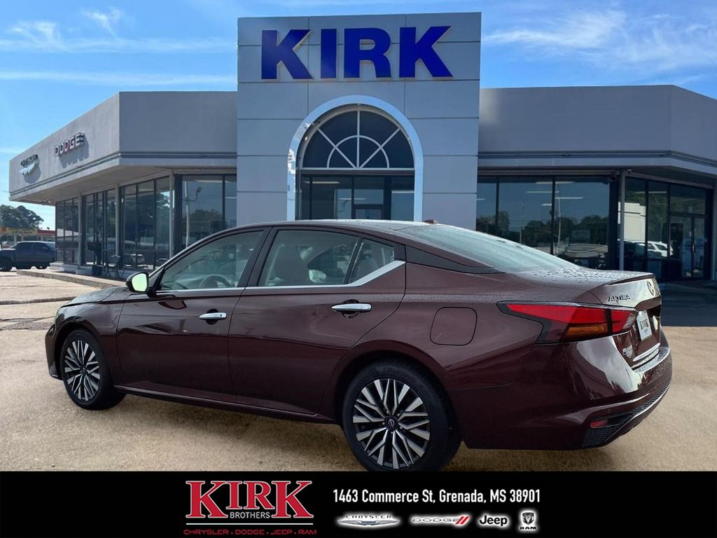 2024 Nissan Altima SV