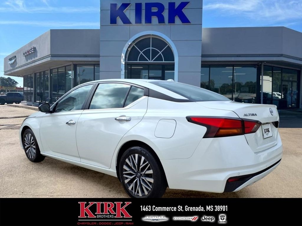 Used 2024 Nissan Altima 2.5 SV Sedan