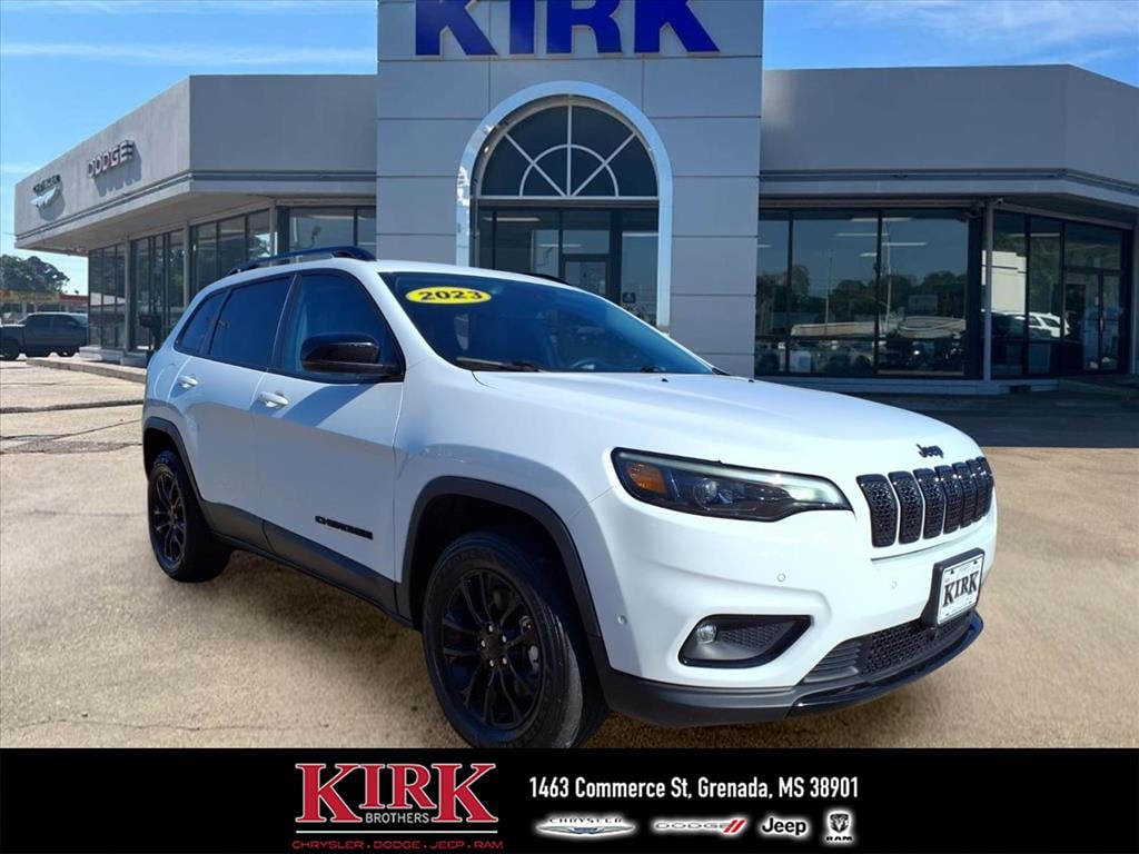 Used 2023 Jeep Cherokee Altitude Lux SUV