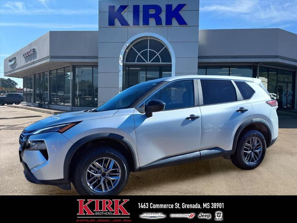 2024 Nissan Rogue S's photo