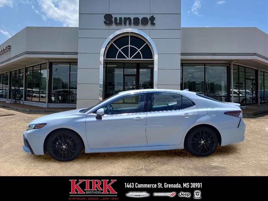 2023 Toyota Camry XSE's photo