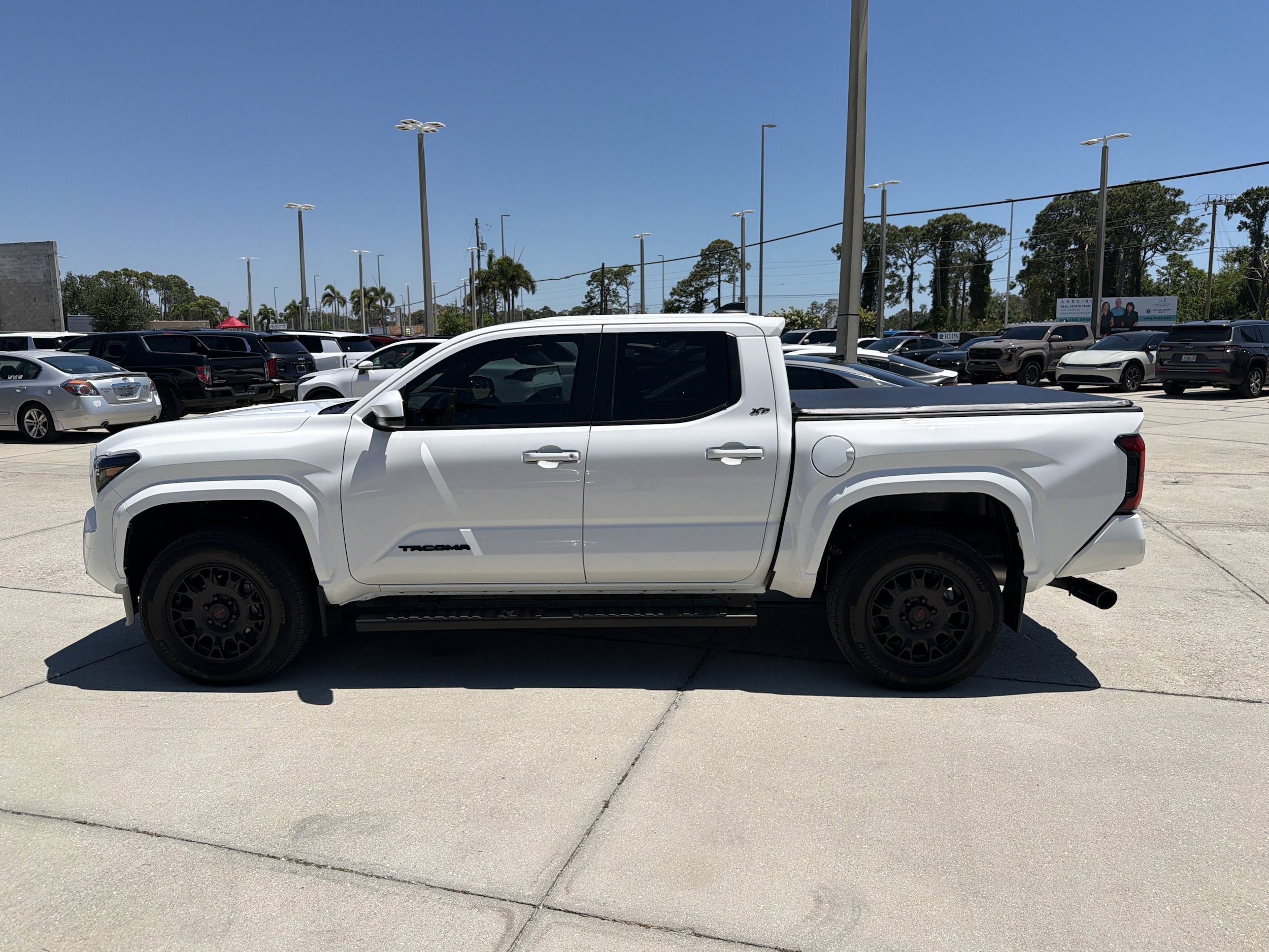 2024 Toyota Tacoma SR5 - Photo 7