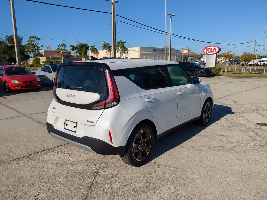 Certified 2024 Kia Soul EX Hatchback