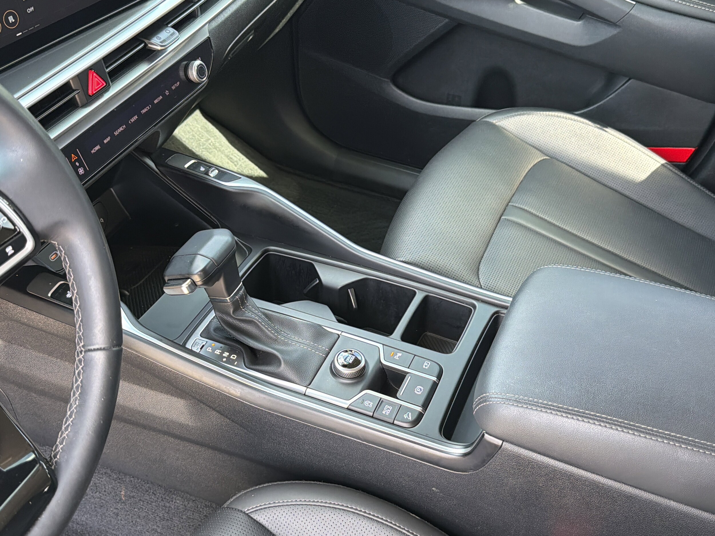 2024 Kia Sorento S - Photo 22