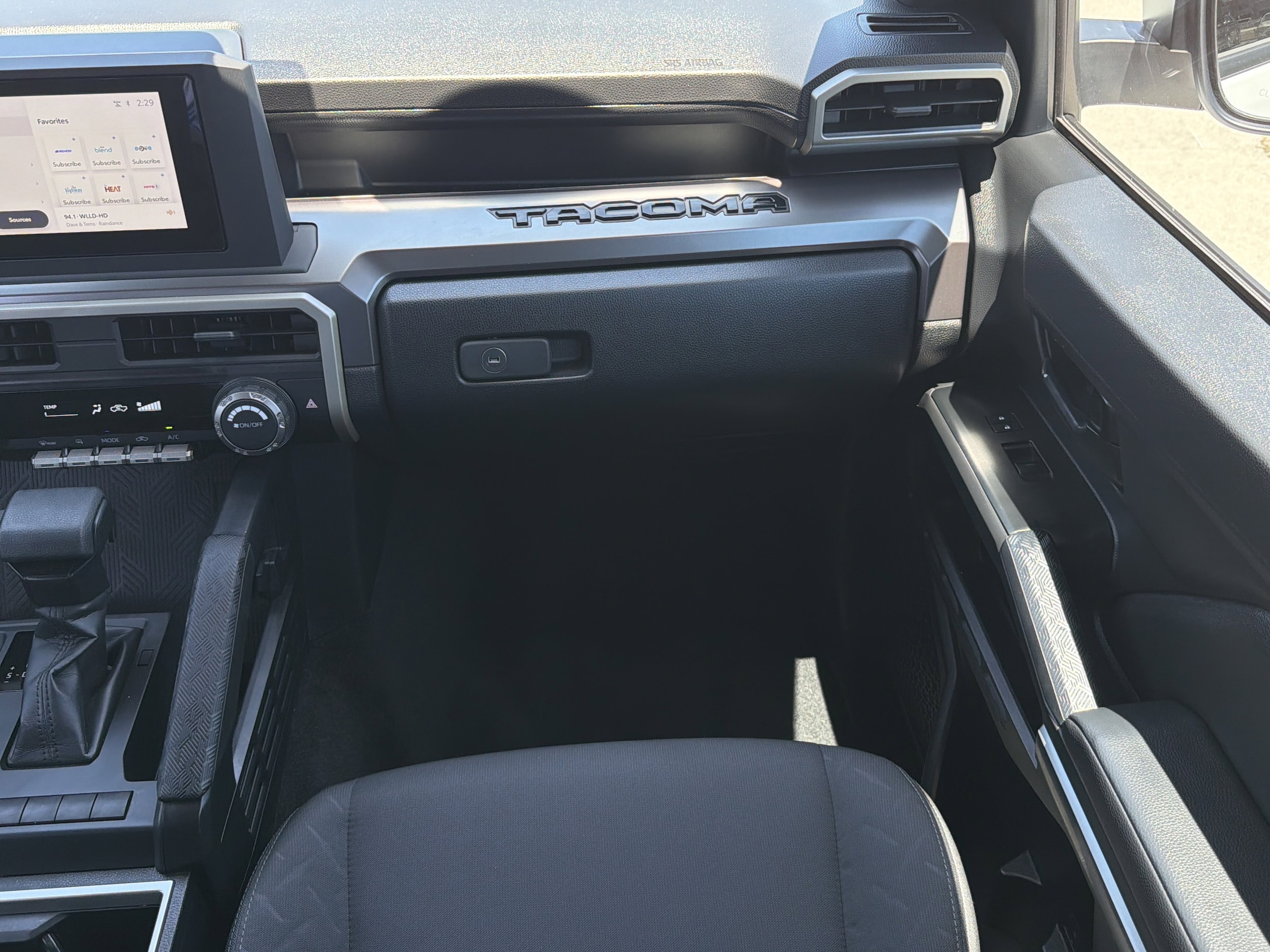 2024 Toyota Tacoma SR5 - Photo 16