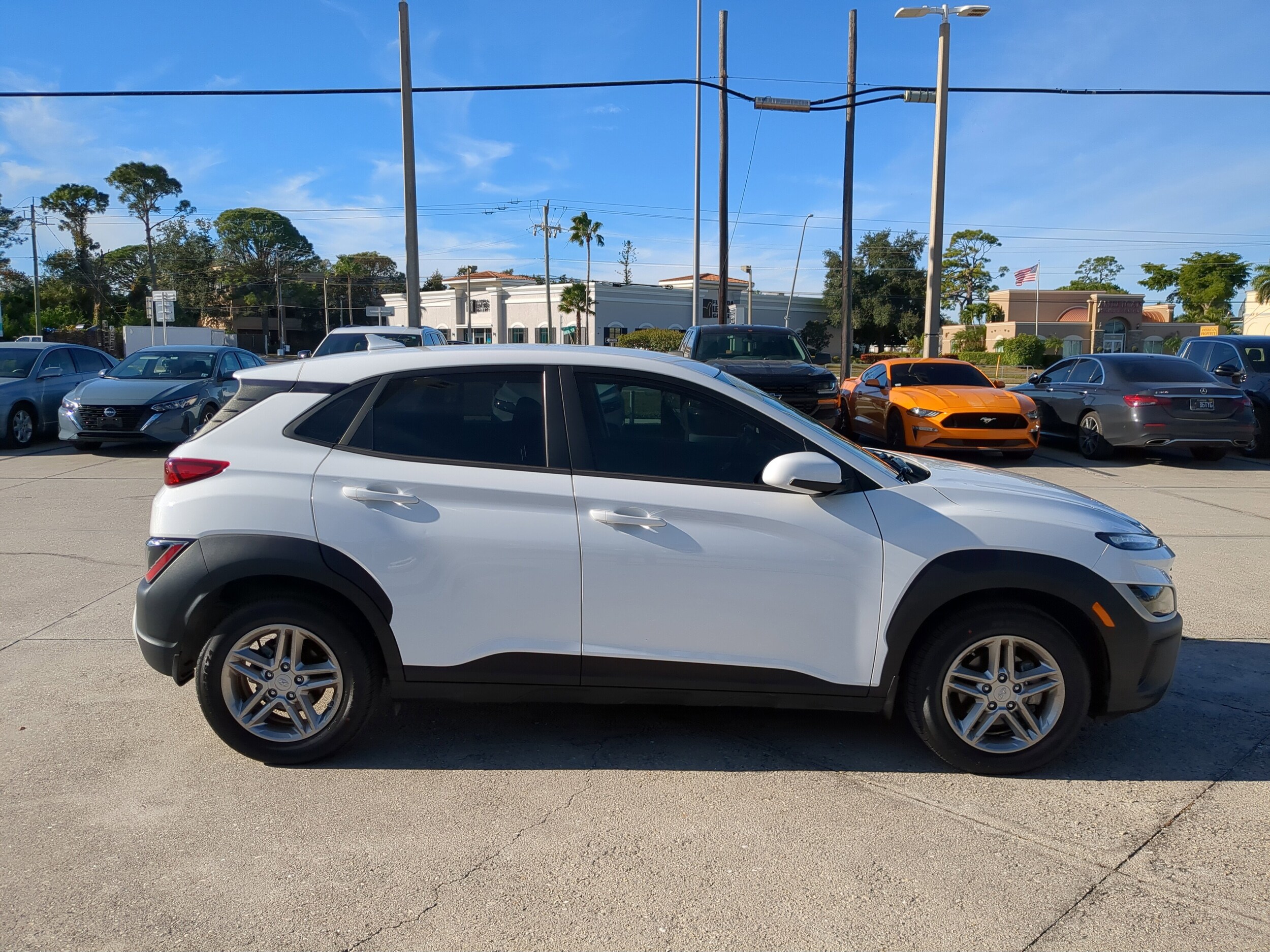 2022 Hyundai Kona SE photo 3