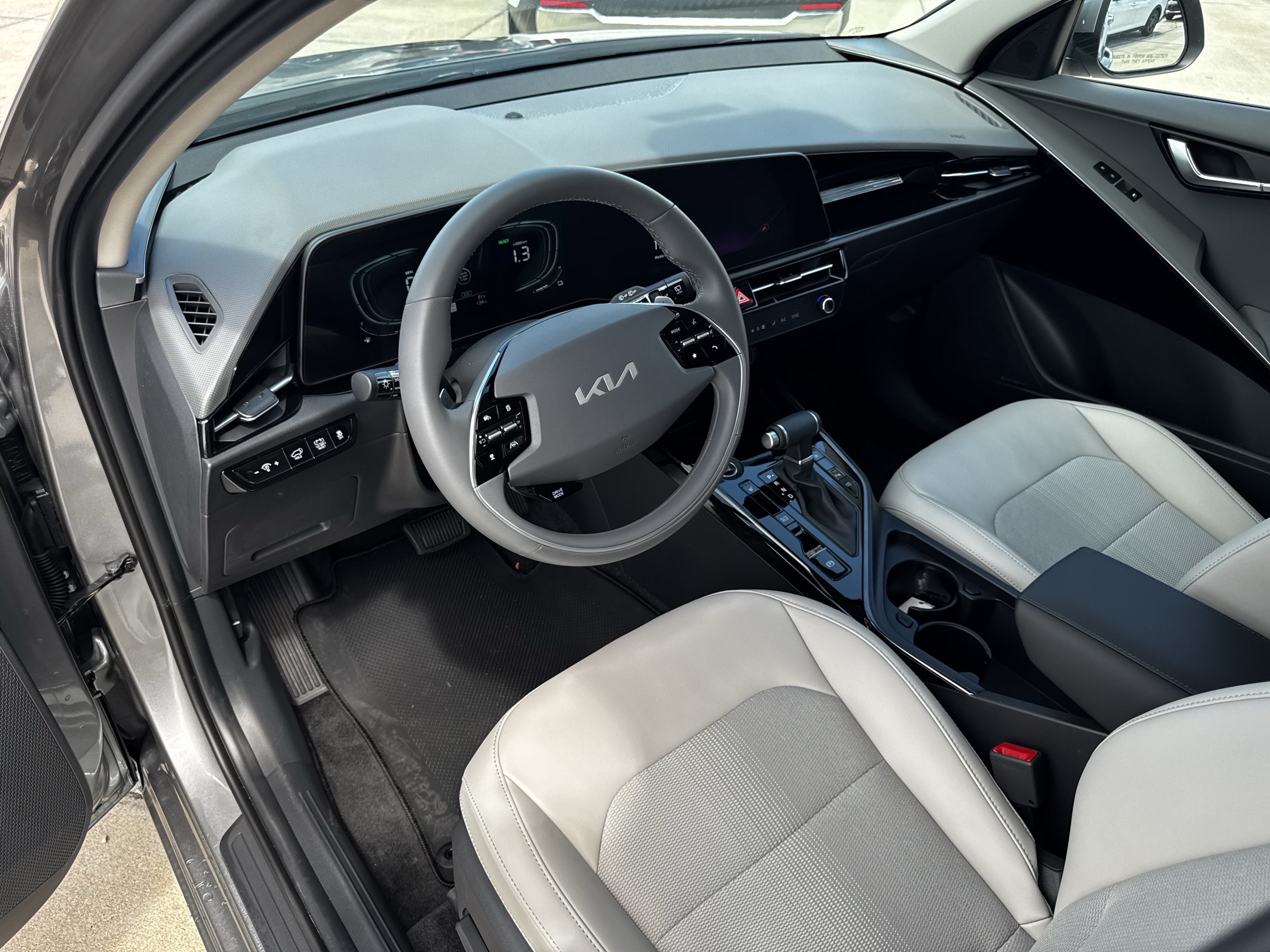 2026 Kia Niro EX - Photo 17