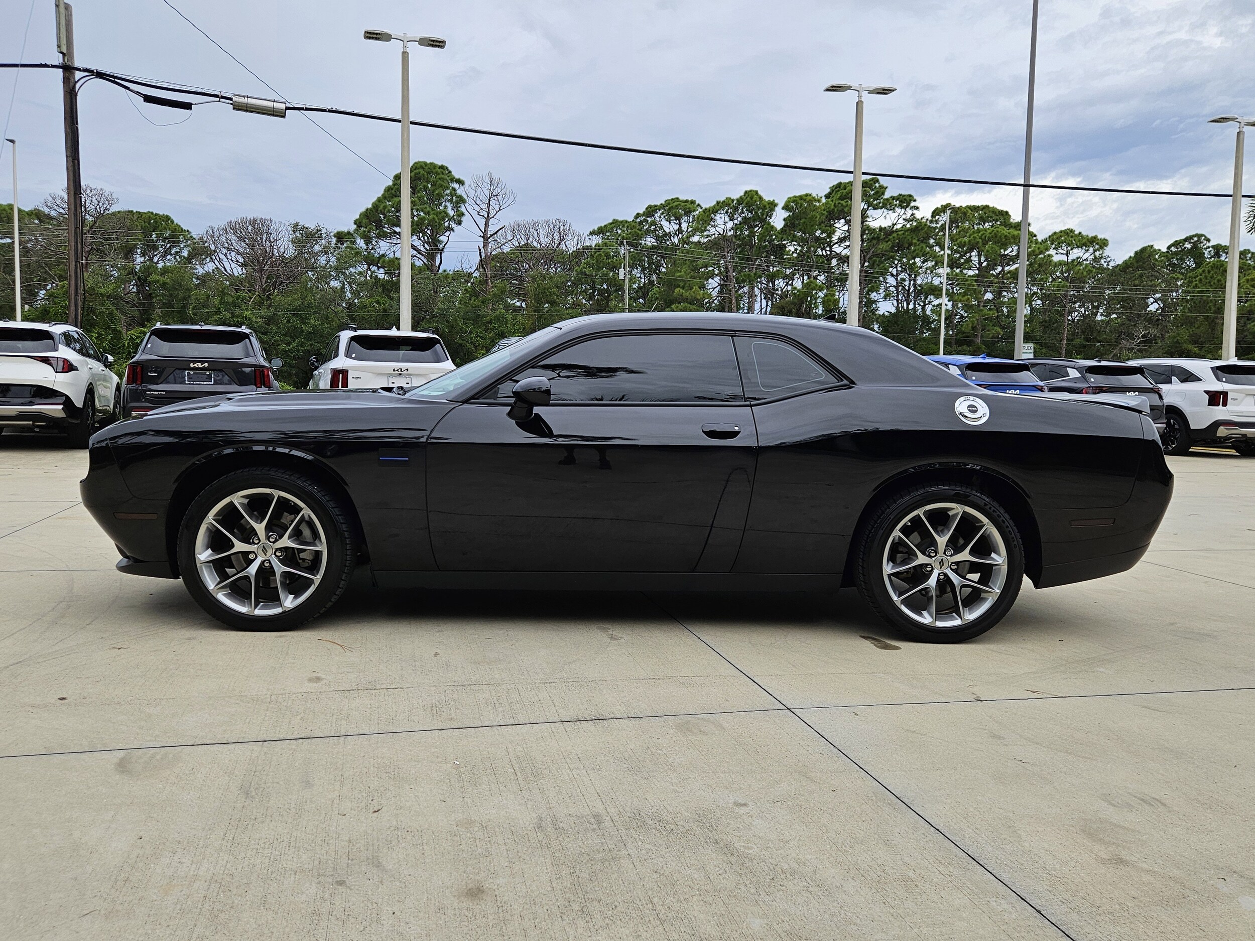 2022 Dodge Challenger SXT photo 4