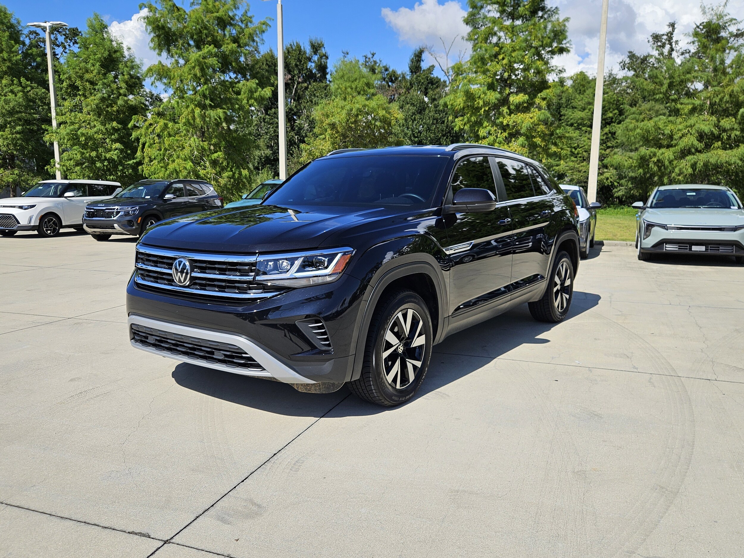 2021 Volkswagen Atlas Cross Sport SE photo 2
