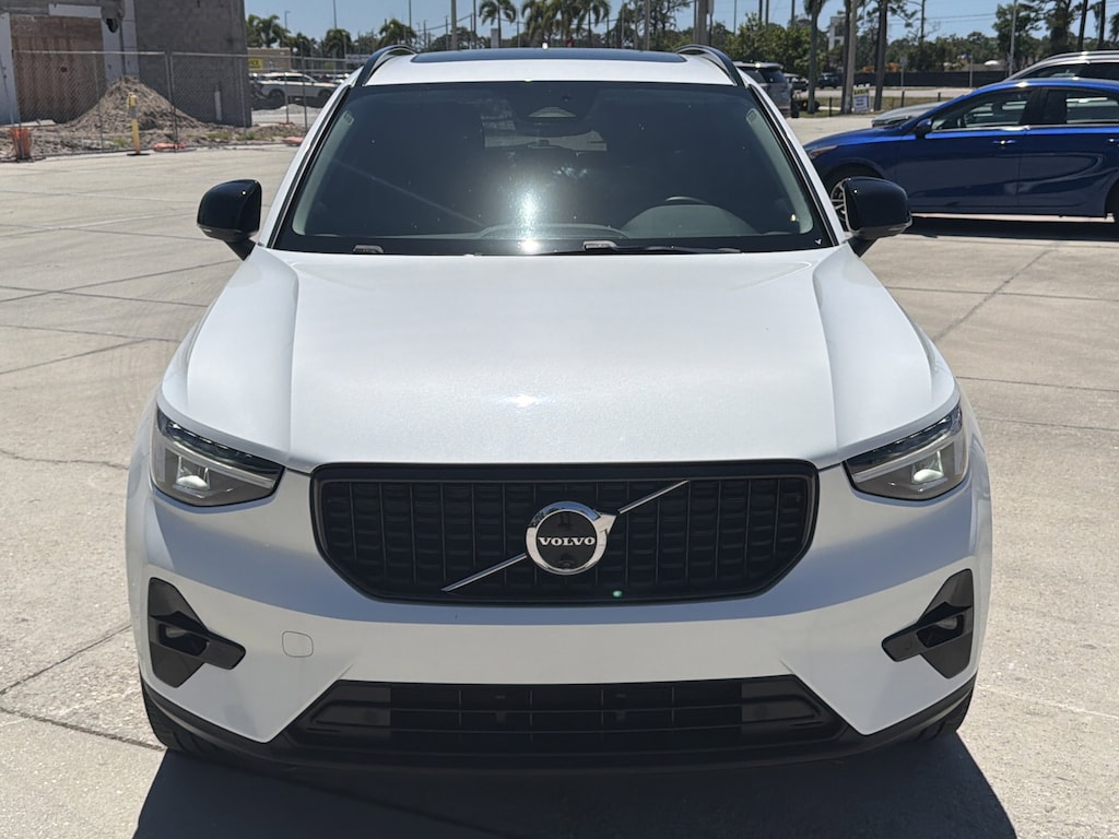 Used 2023 Volvo XC40 B4 FWD Plus Dark SUV