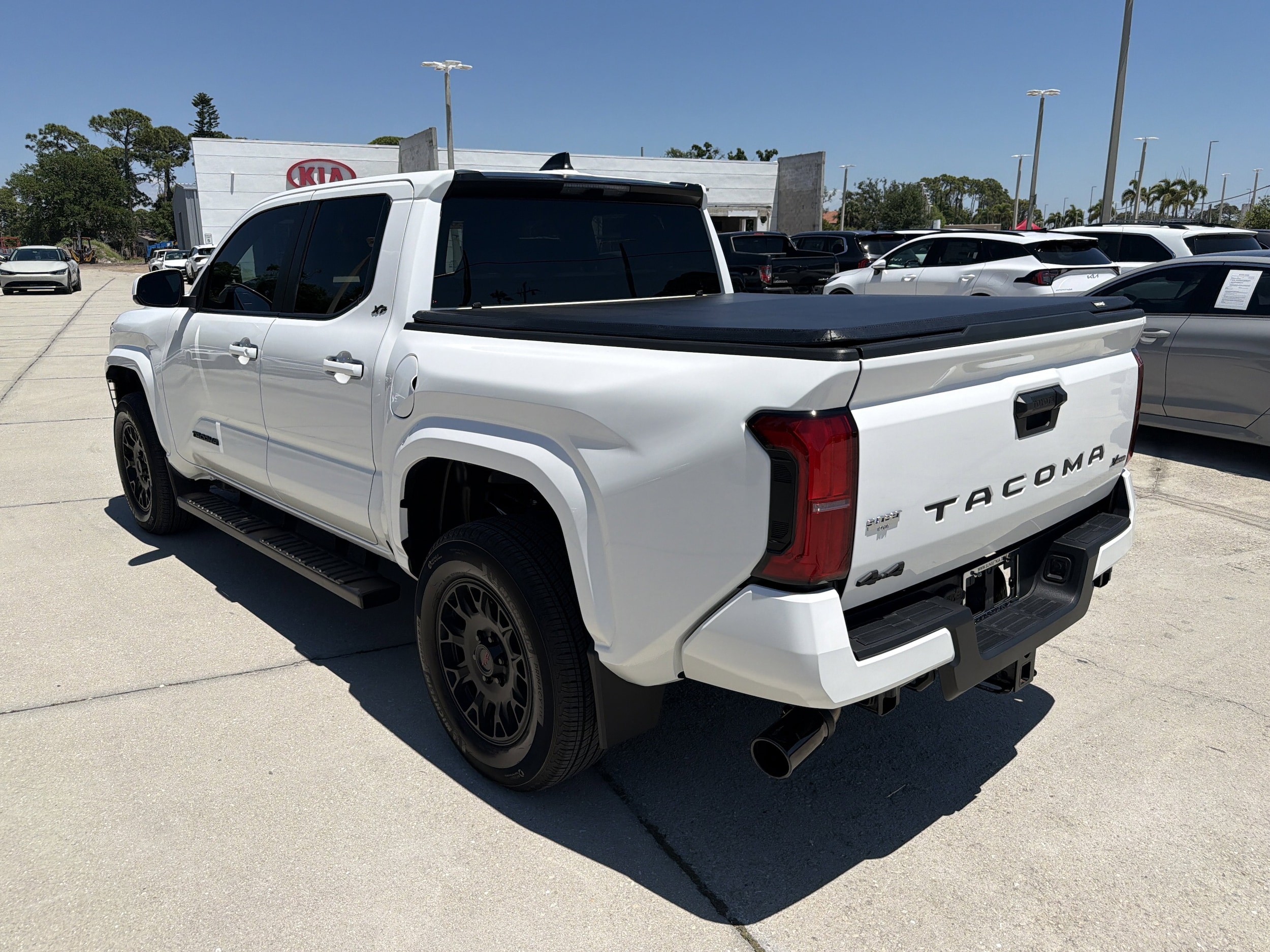 2024 Toyota Tacoma SR5 - Photo 6