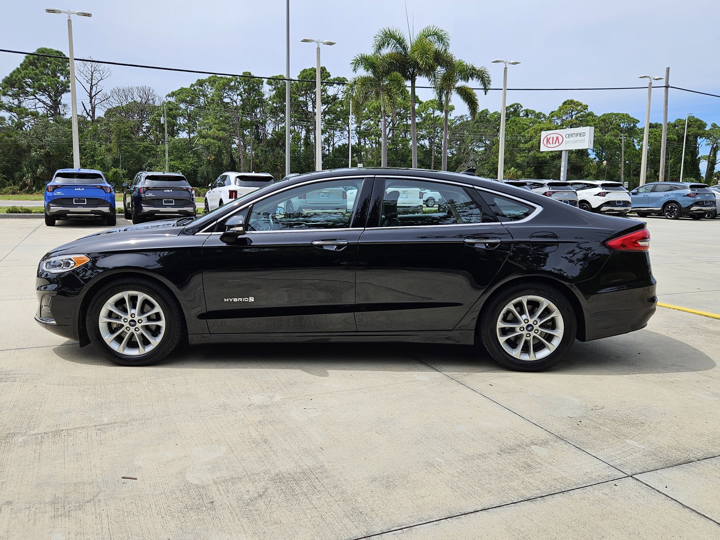 2019 Ford Fusion Hybrid SEL photo 4