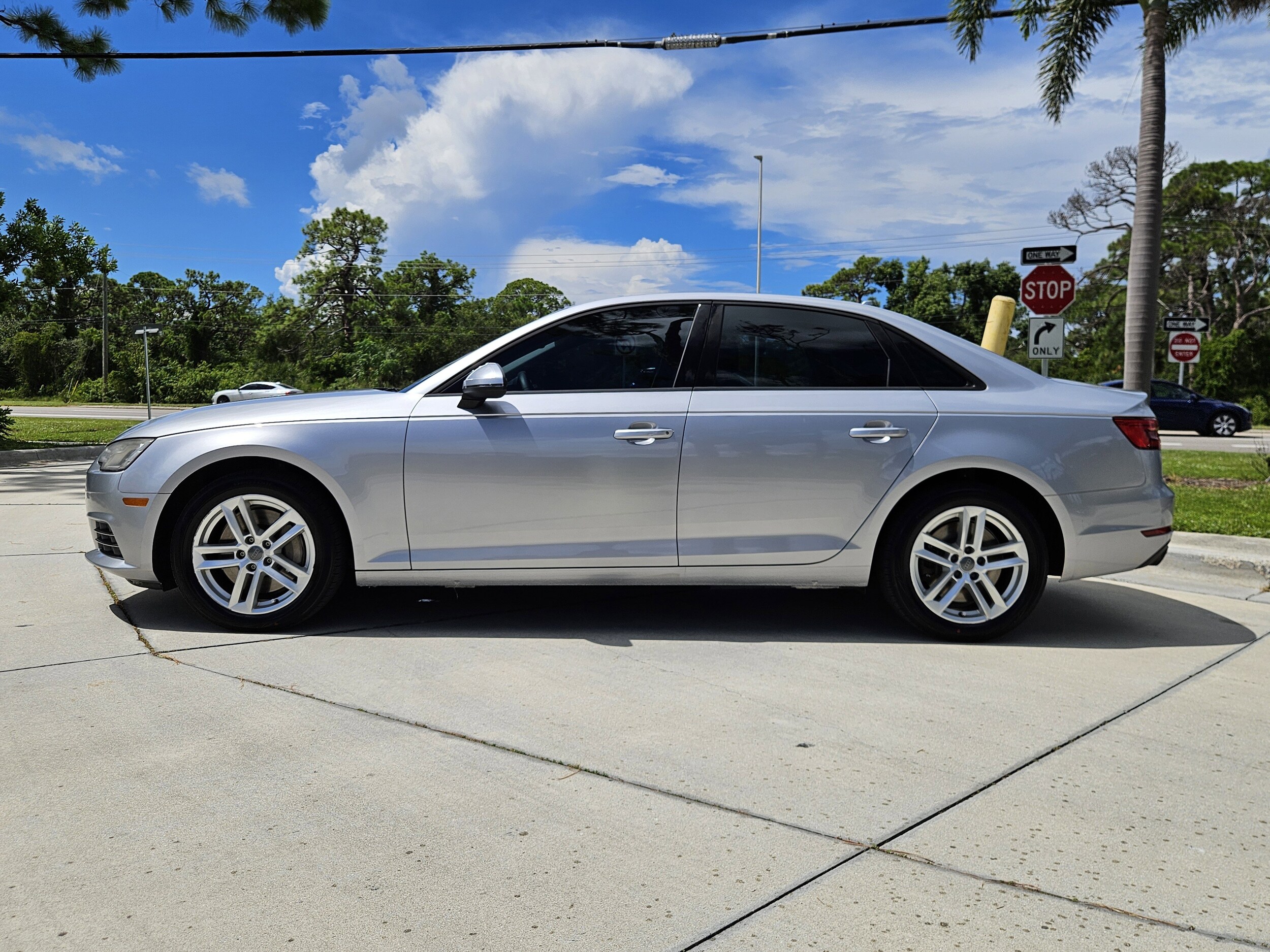 2017 Audi A4 2.0T Premium photo 4