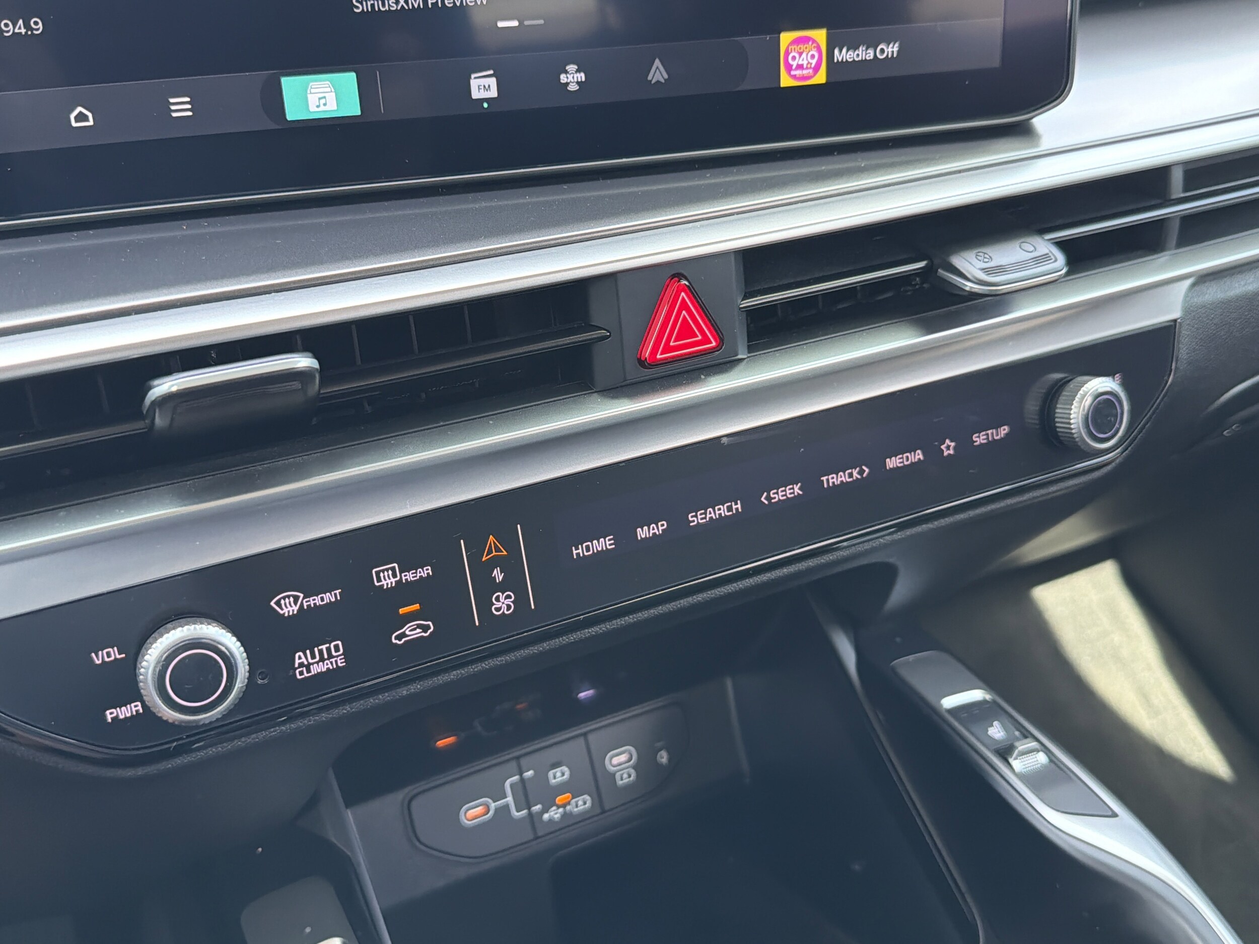 2024 Kia Sorento S - Photo 32