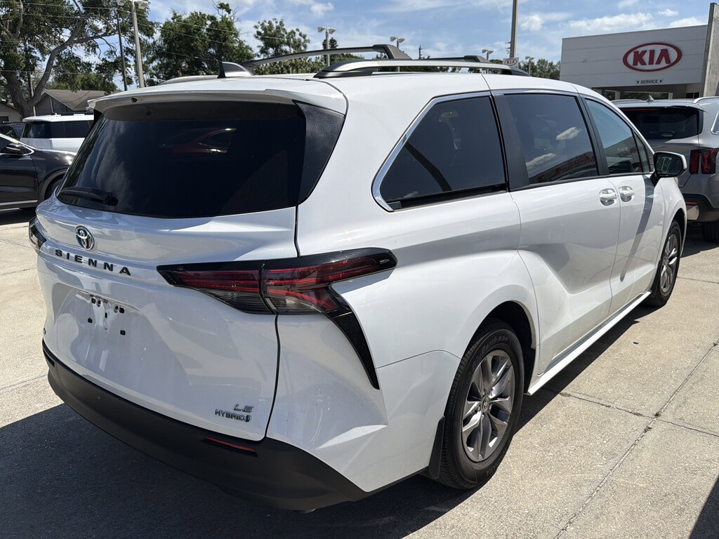 Used 2022 Toyota Sienna LE 8 Passenger Van Passenger Van