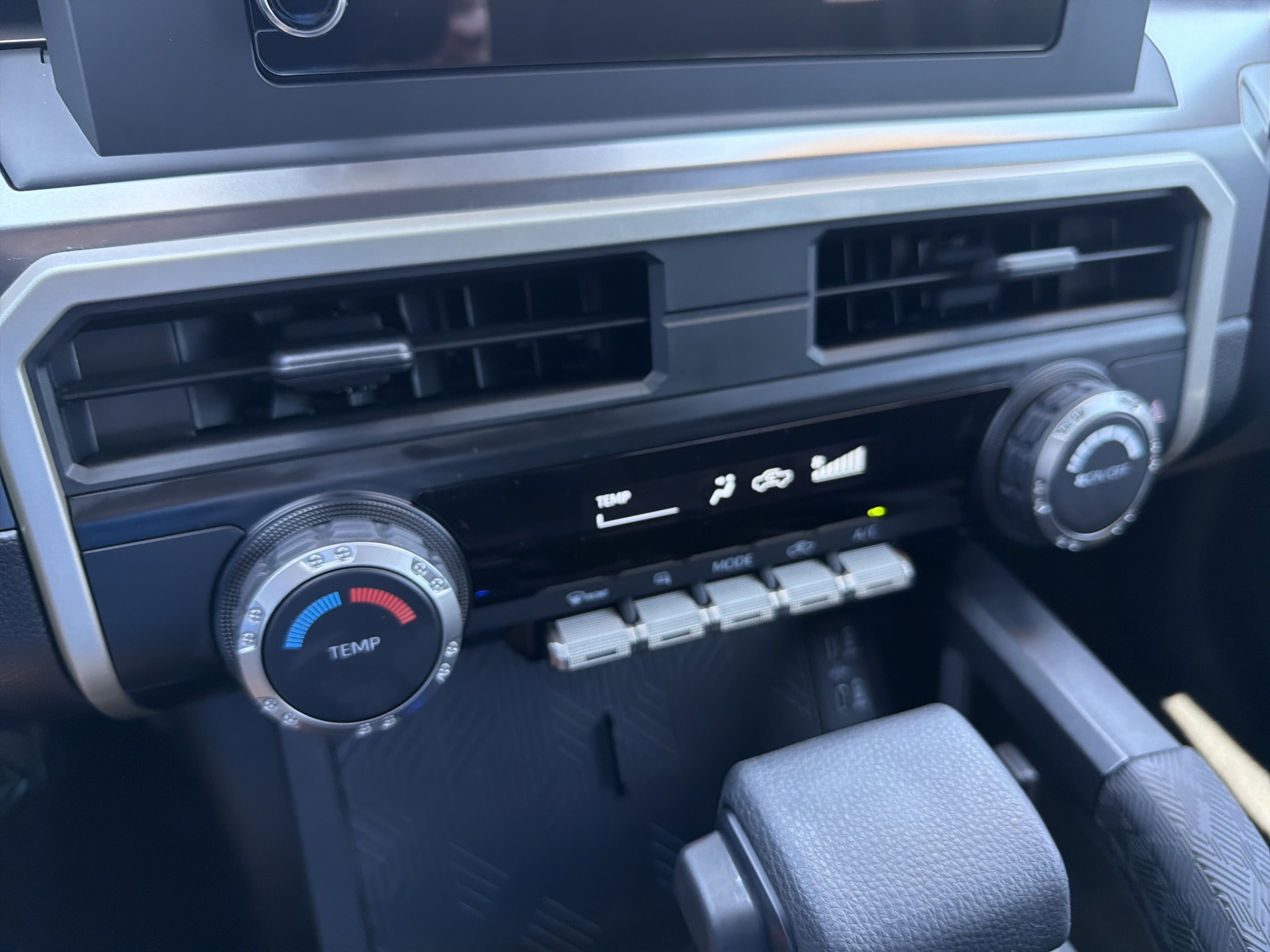 2024 Toyota Tacoma SR5 - Photo 30
