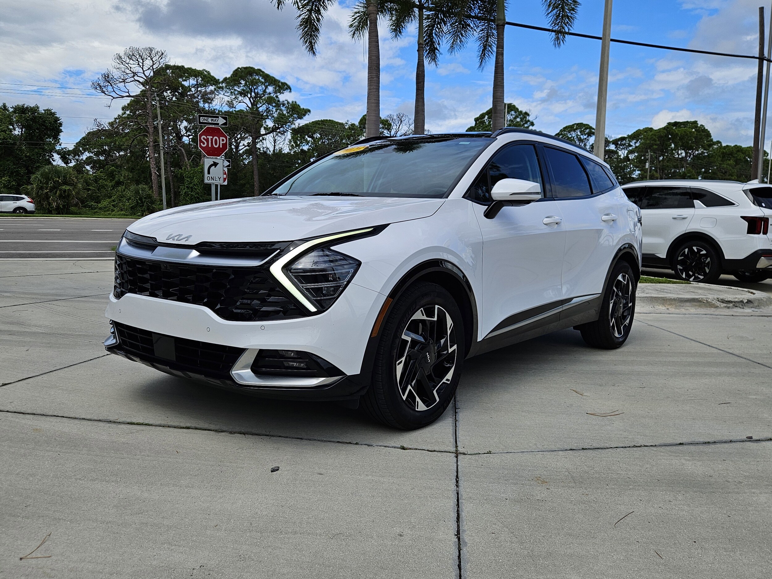 2023 Kia Sportage photo 3