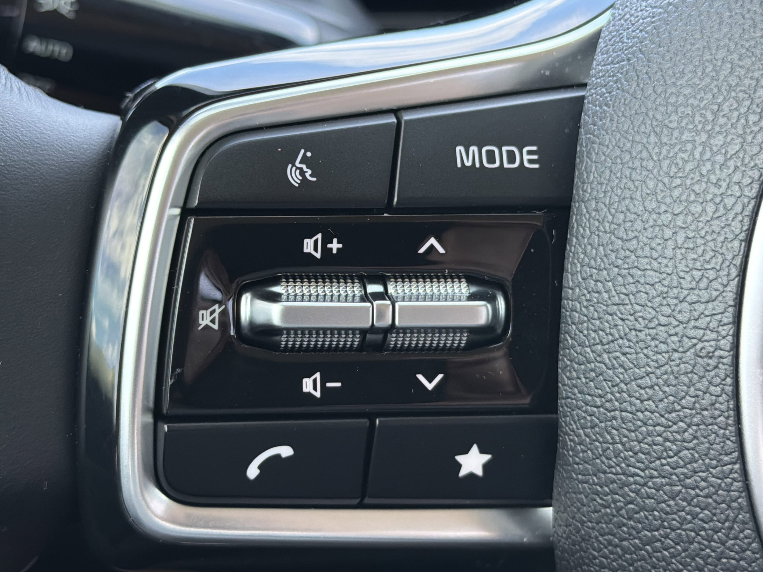 2024 Kia Sorento S - Photo 30