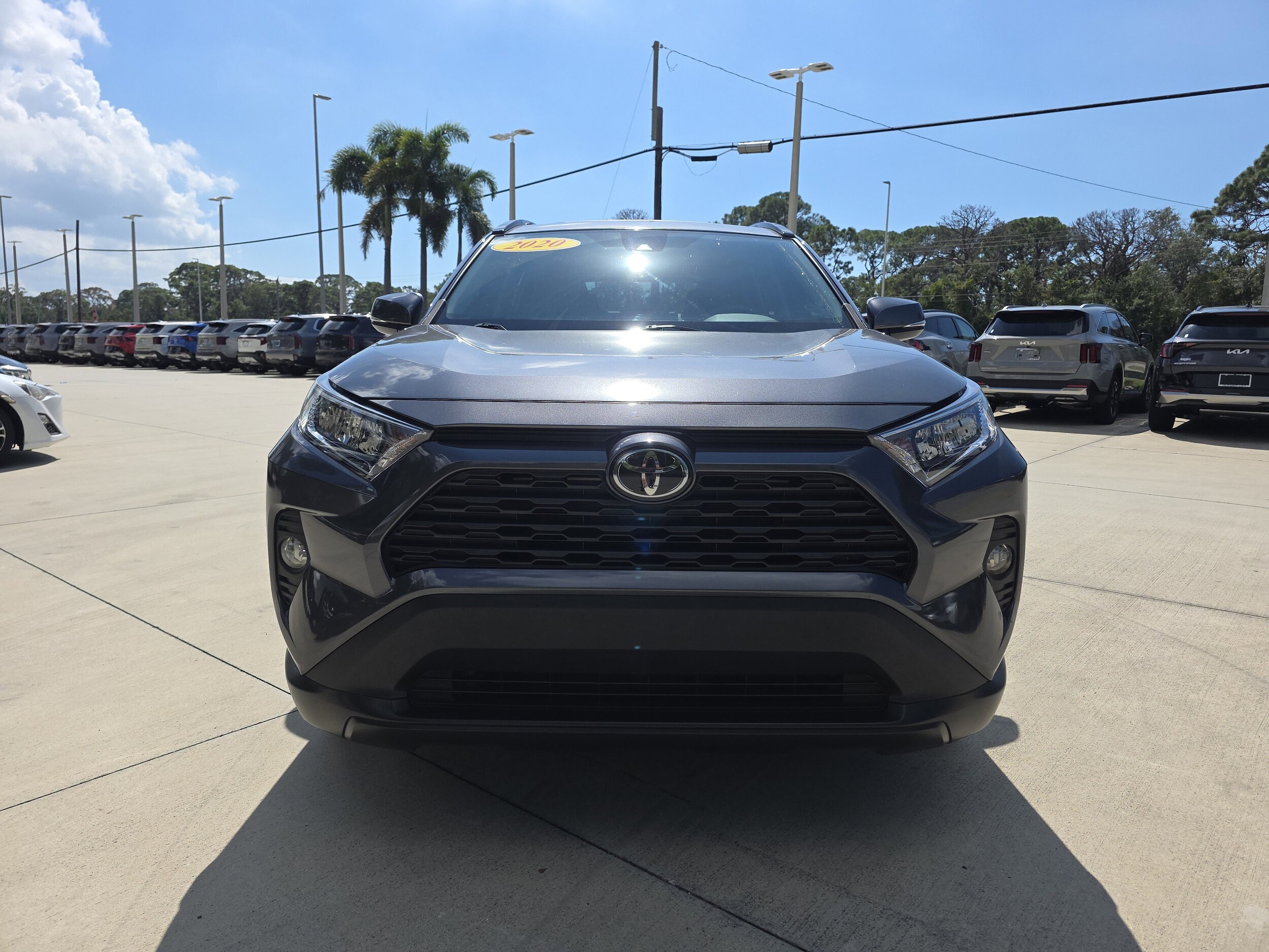 2020 Toyota RAV4 XLE Premium photo 2