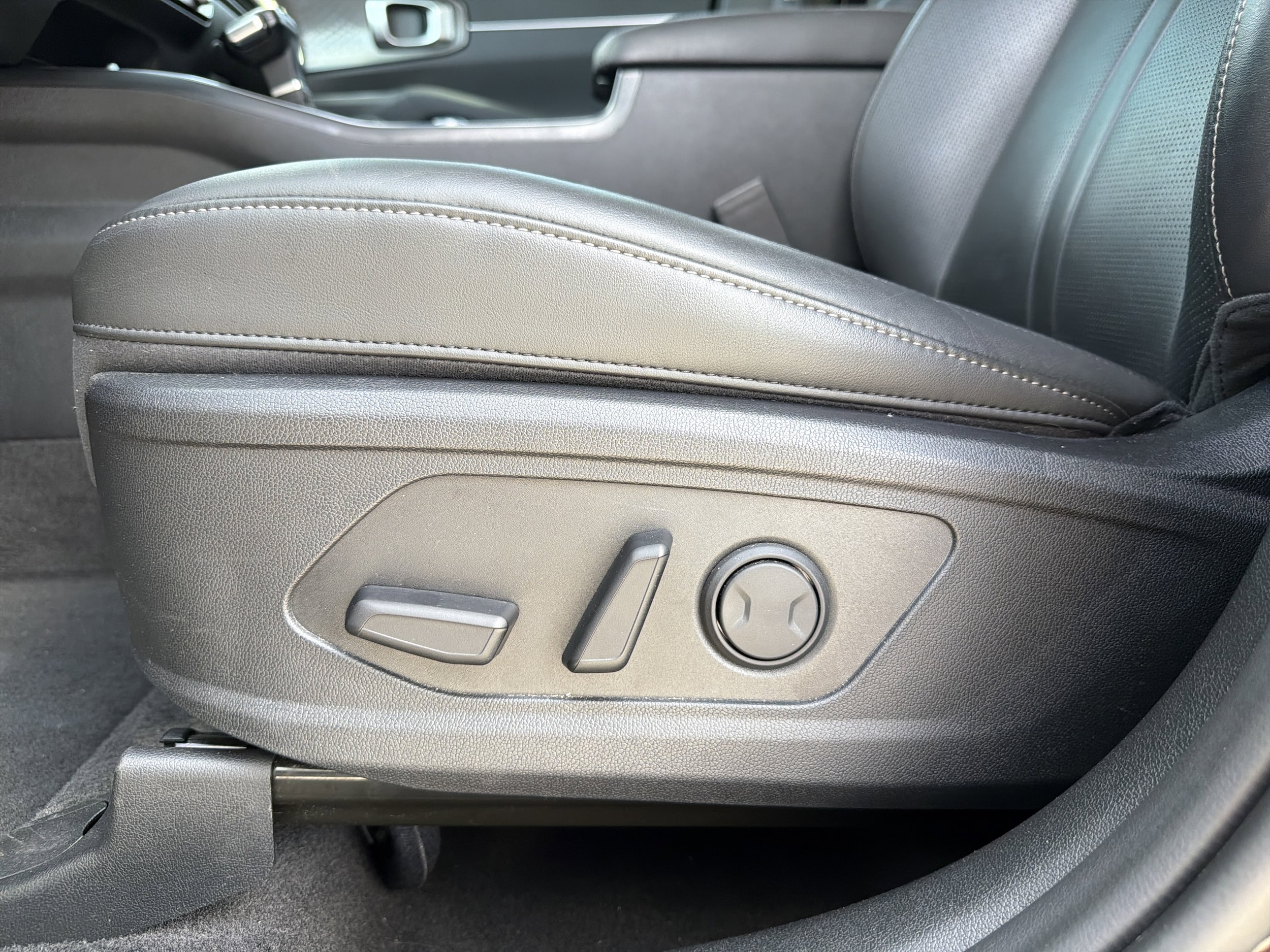 2024 Kia Sorento S - Photo 24