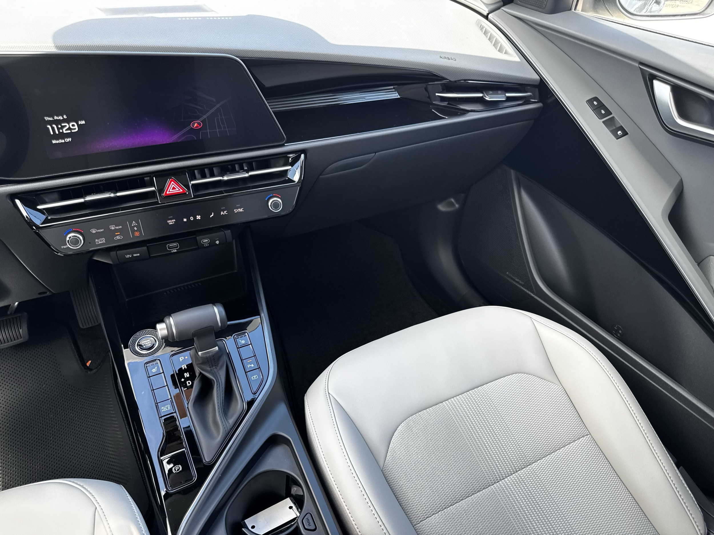 2026 Kia Niro EX - Photo 13