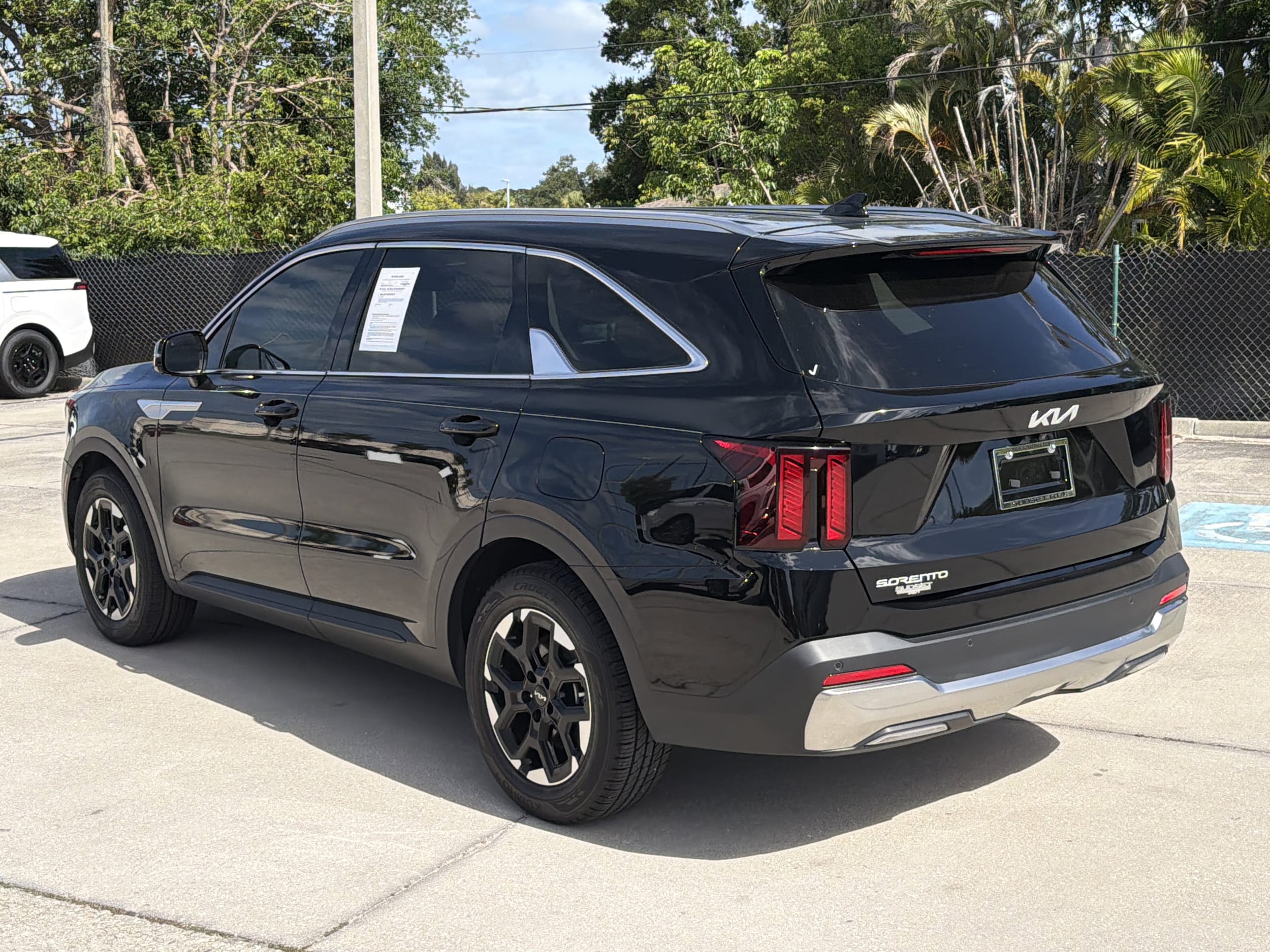2024 Kia Sorento S - Photo 6