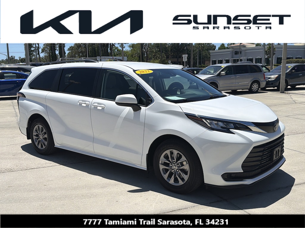 Used 2022 Toyota Sienna LE 8 Passenger Van Passenger Van