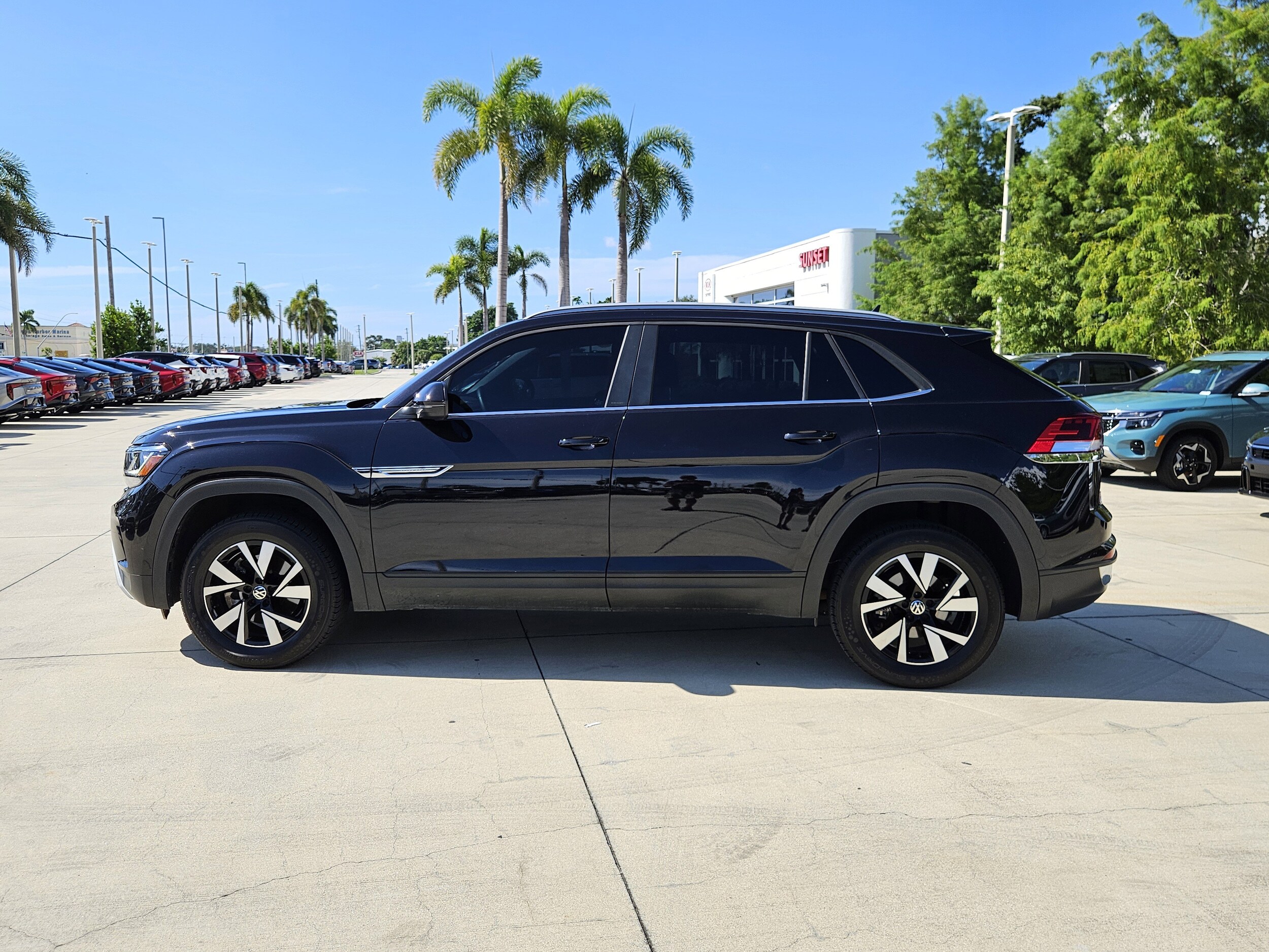 2021 Volkswagen Atlas Cross Sport SE photo 3